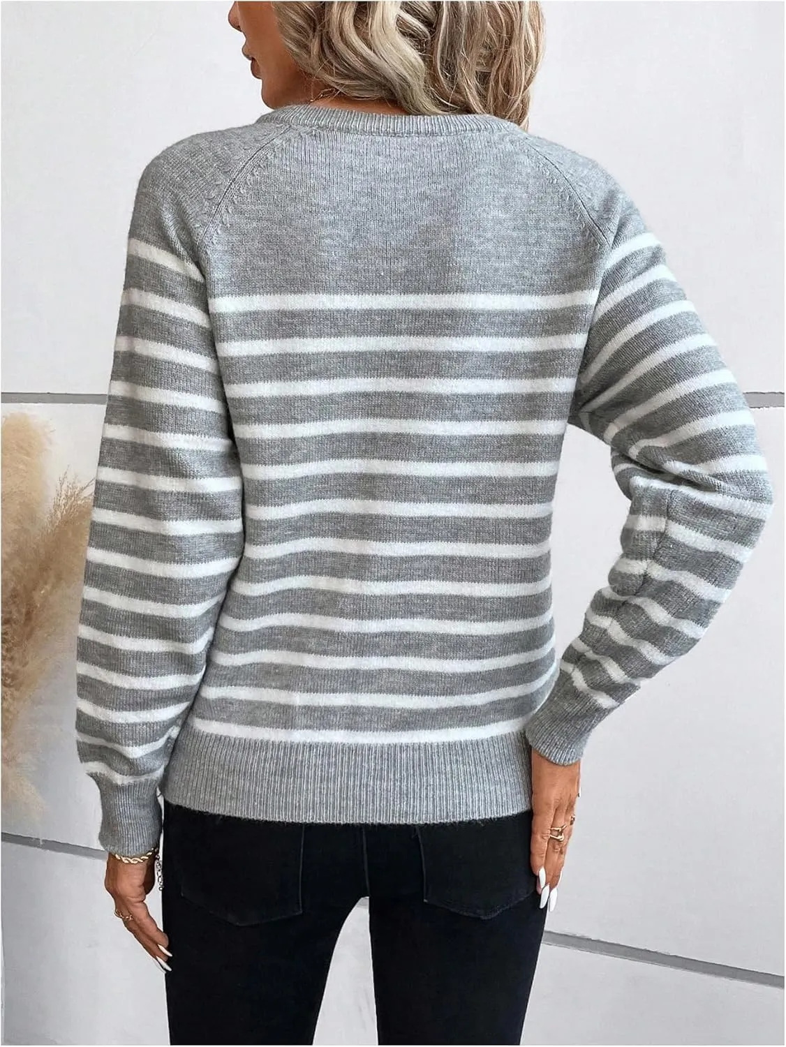 GORGLITTER Women's Color Block Mock Neck Sweater Bishop Long Sleeve Casual Pullovers Jumper Top