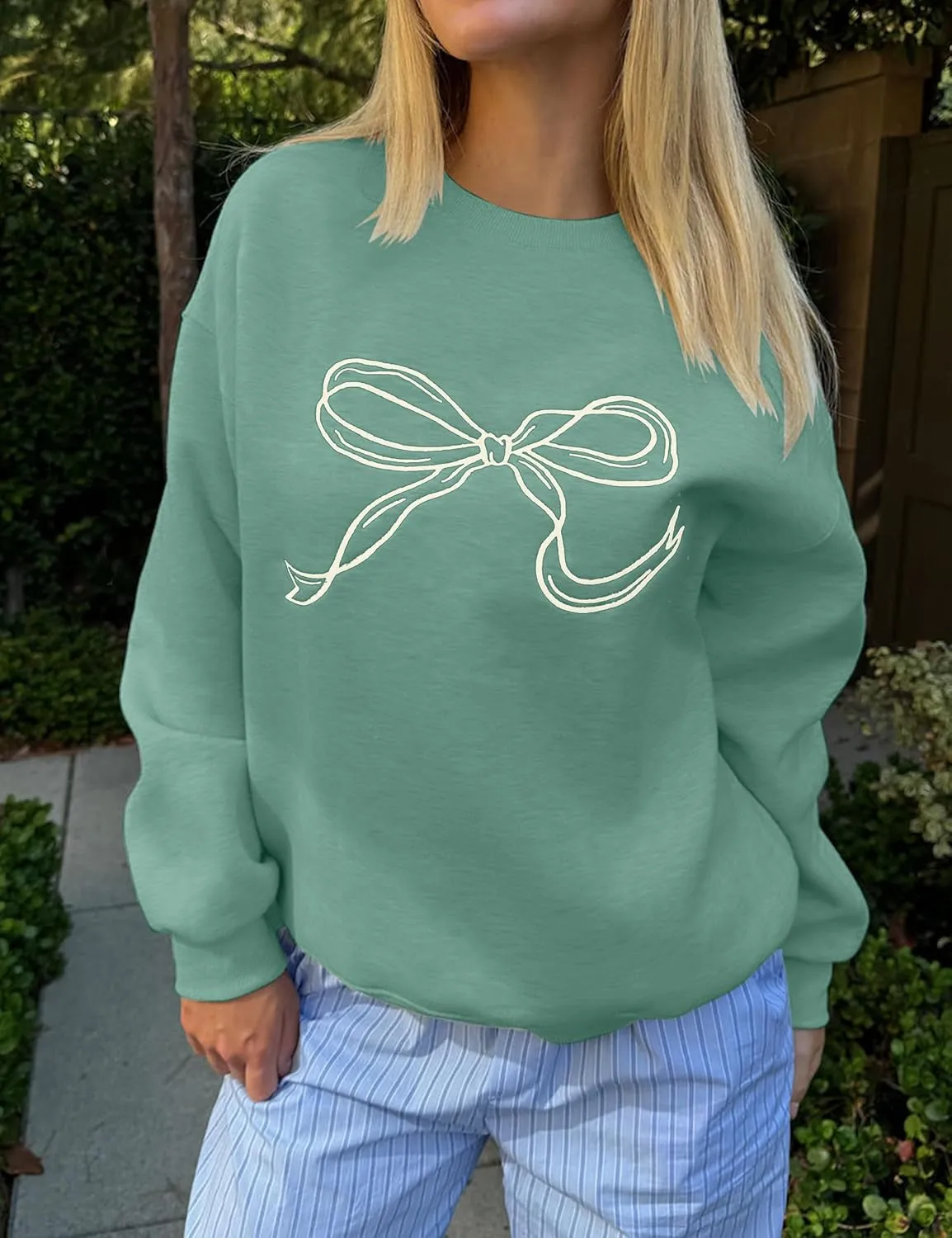 MISSACTIVER Women Bow Graphic Sweatshirts Oversized Pullover Sweatshirts Crewneck Pullover Tops 2024 Fall Fashion Clothes