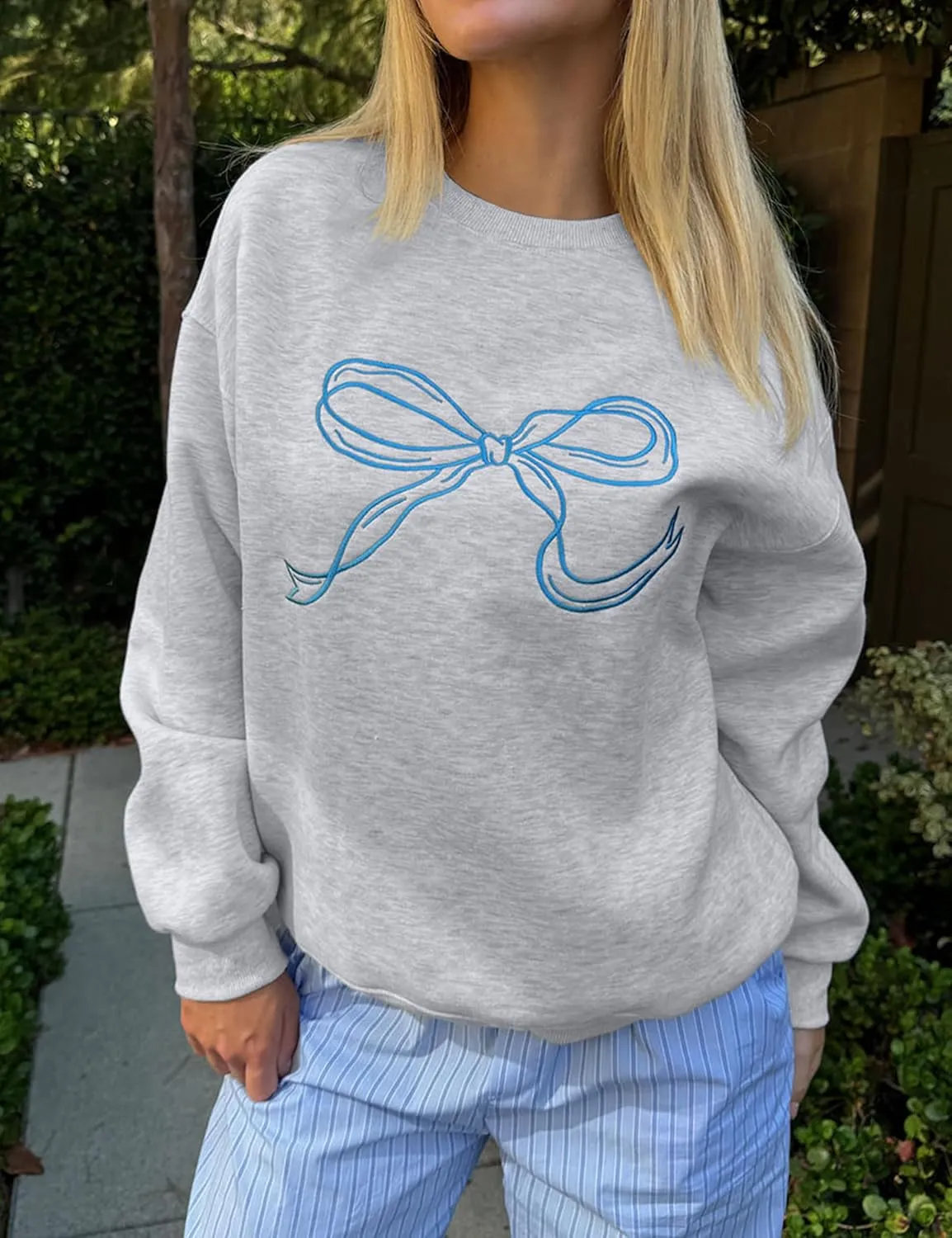 MISSACTIVER Women Bow Graphic Sweatshirts Oversized Pullover Sweatshirts Crewneck Pullover Tops 2024 Fall Fashion Clothes