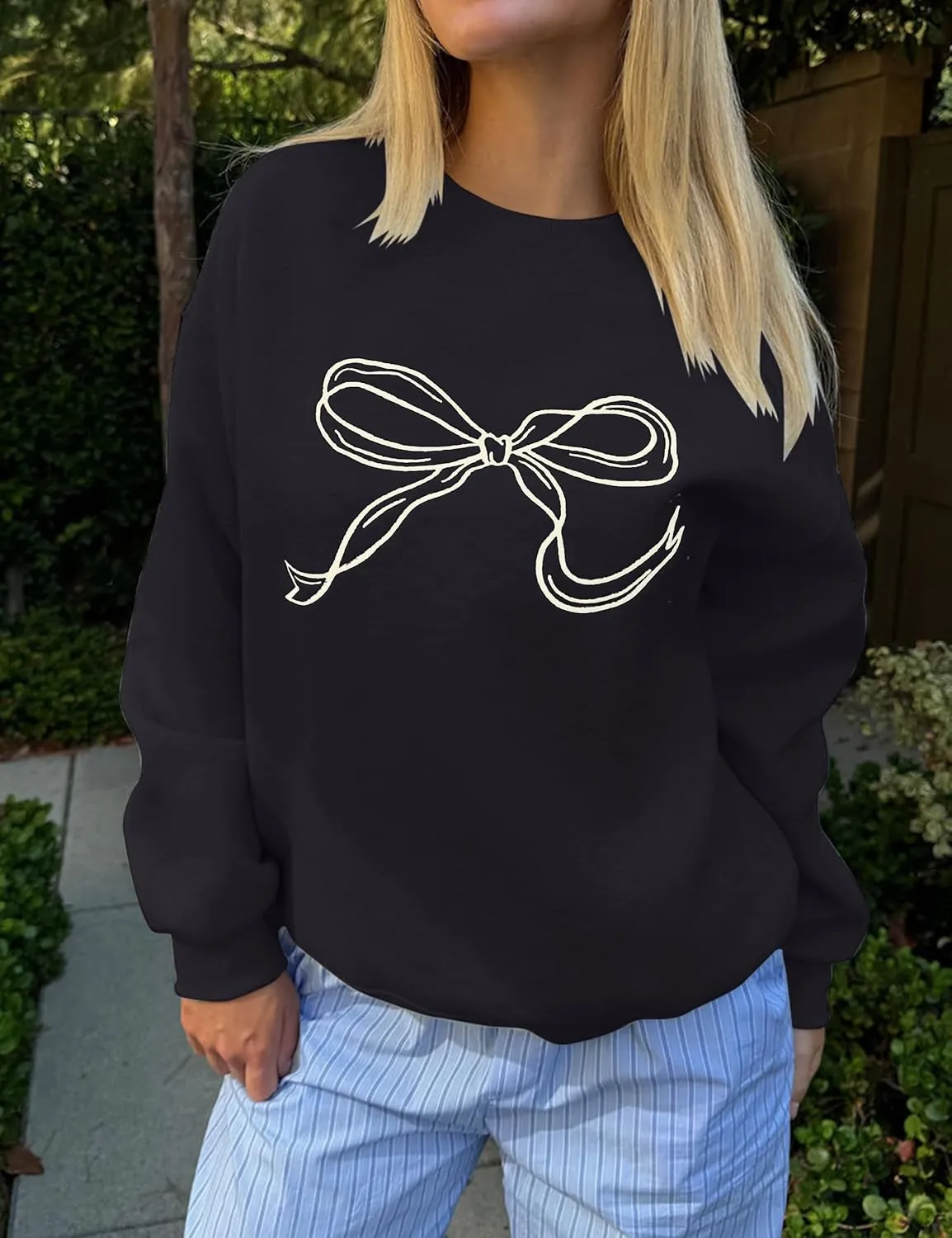 Women Bow Graphic Fleece Sweatshirts Oversized Embroidered Pullover Sweatshirts Crewneck Long Sleeve Going Out Tops