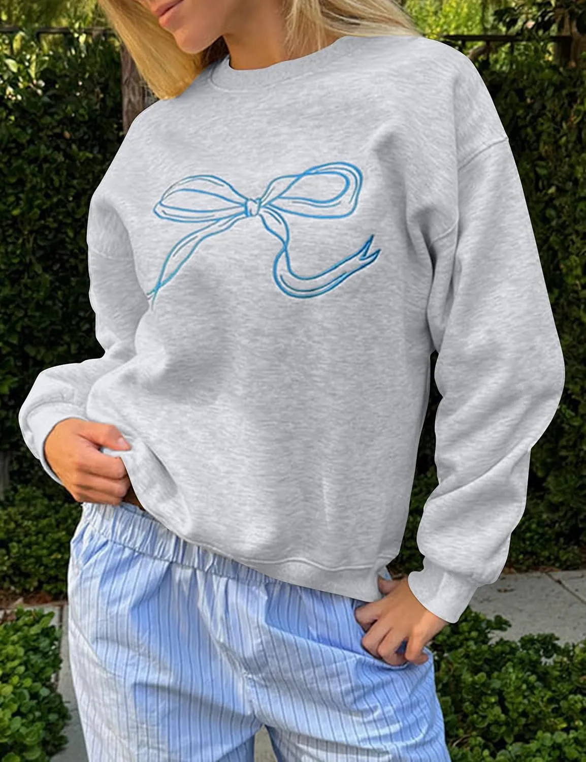 Women Bow Graphic Fleece Sweatshirts Oversized Embroidered Pullover Sweatshirts Crewneck Long Sleeve Going Out Tops