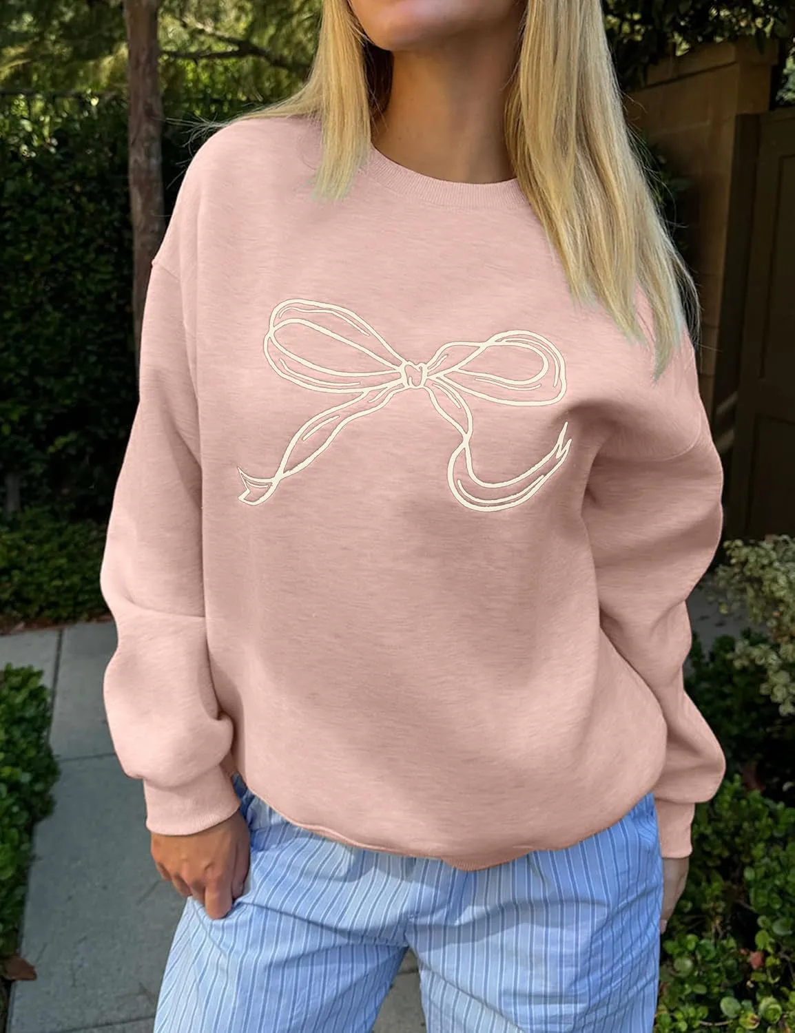 Women Bow Graphic Fleece Sweatshirts Oversized Embroidered Pullover Sweatshirts Crewneck Long Sleeve Going Out Tops