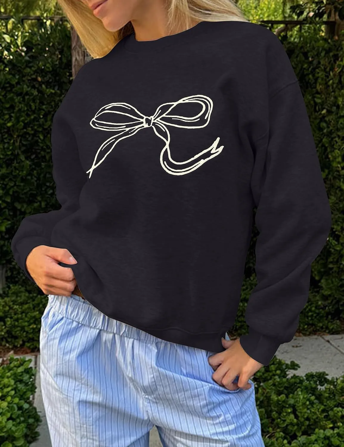 Women Bow Graphic Fleece Sweatshirts Oversized Embroidered Pullover Sweatshirts Crewneck Long Sleeve Going Out Tops